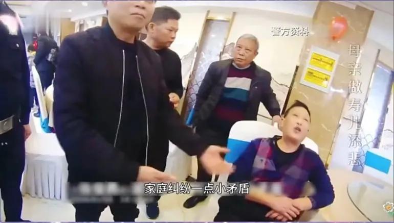 母亲90大寿酒席上惨剧:儿子插儿媳眼睛导致残疾