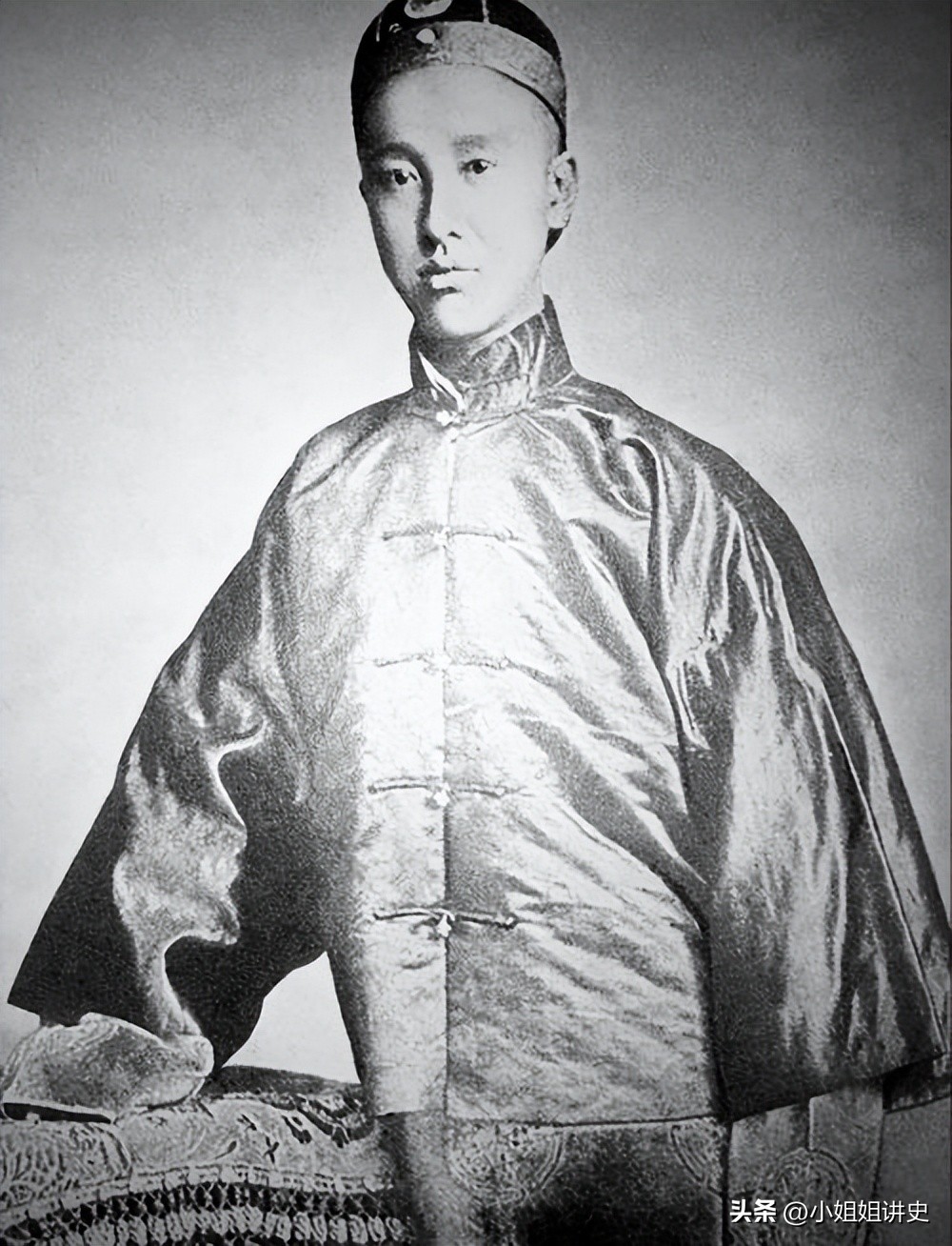 清朝末代摄政王生命中的3个女人，全部自杀，其中一个是慈禧义女