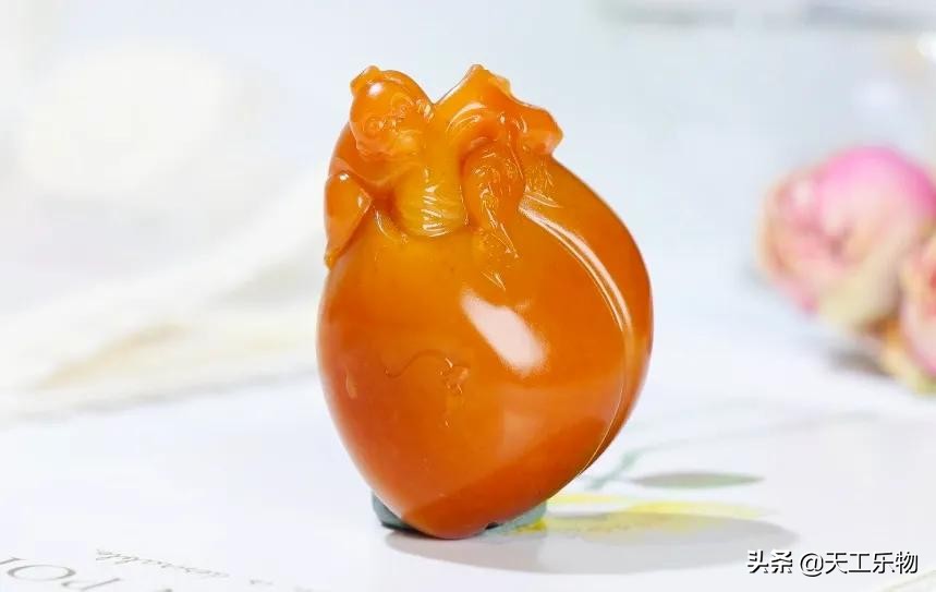 什么样的红皮白肉籽料只卖1000块,红皮籽料和黄沁皮籽料的区别