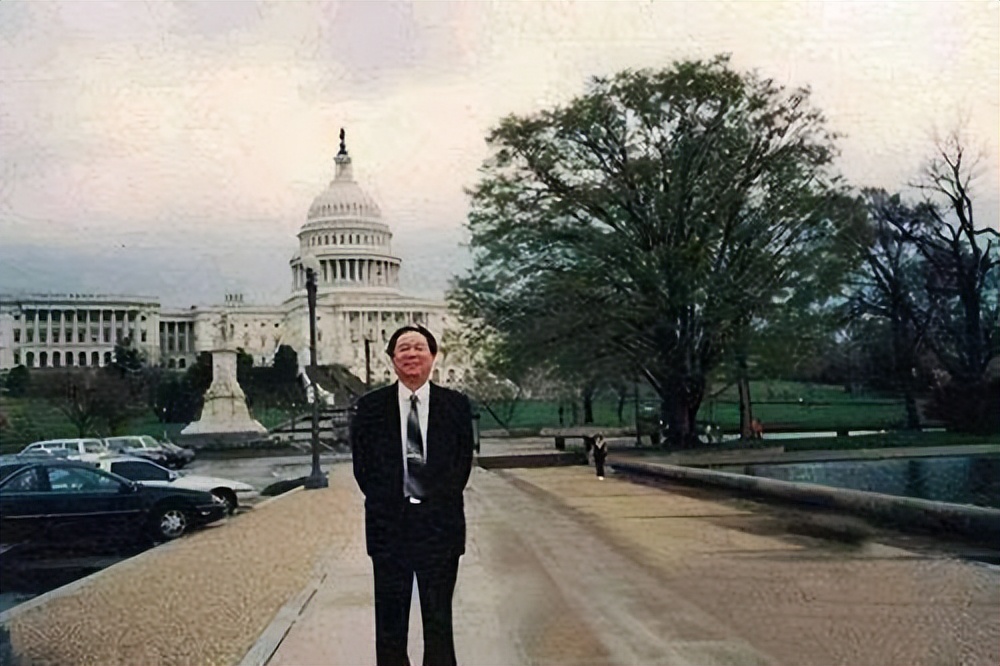 中国芯片之父霸气发声,中国首富6个月造出国产芯片