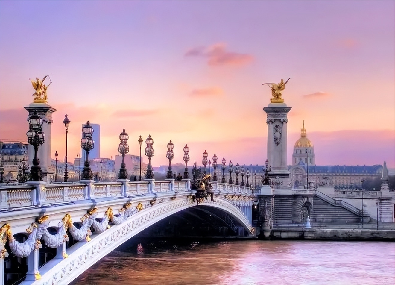 卡塔尔是属于哪个沙漠,卡塔尔沙漠面积有多大