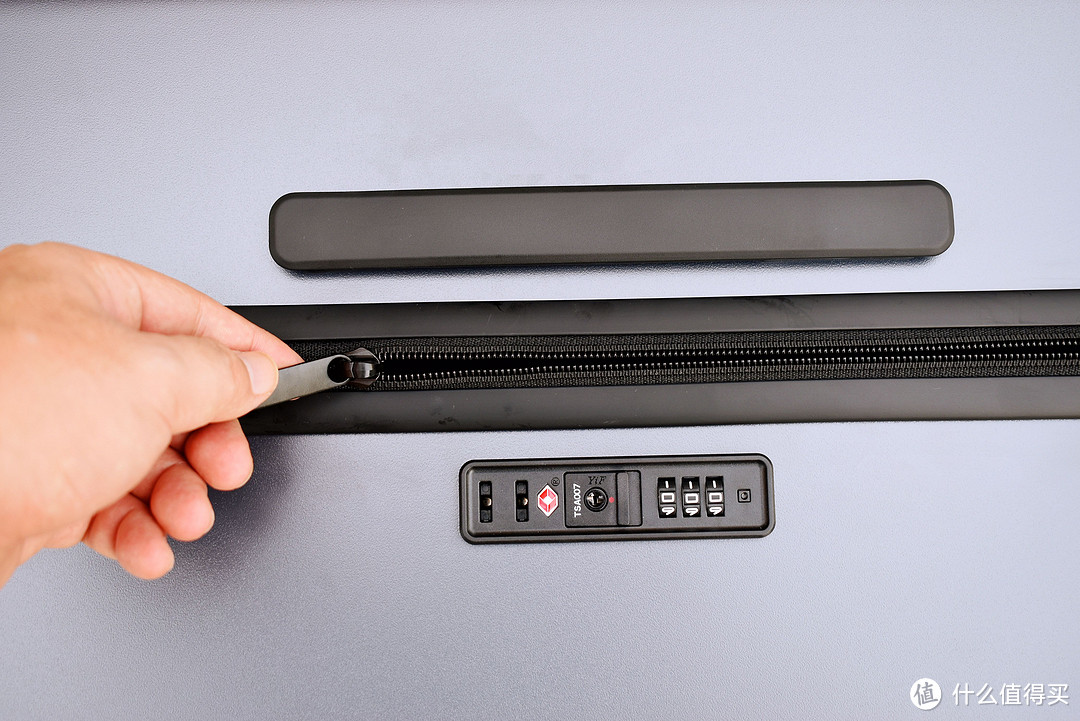 地平线8号城市脉搏行李箱，质感突出，干湿分离，真的好用