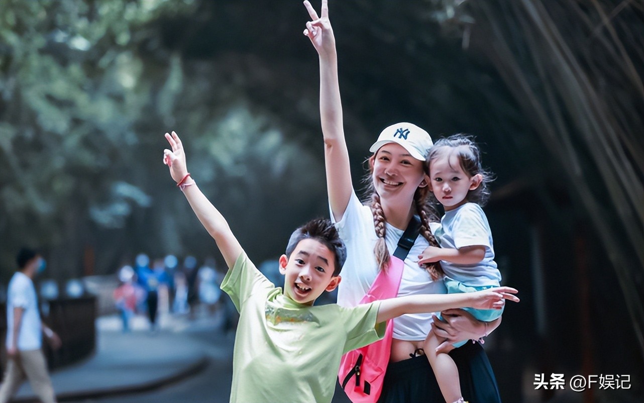 陈小春应采儿逛街 (陈小春陪应采儿逛街)