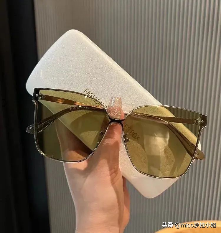 2022年方圆脸终于会挑墨镜了！3个步骤，5家店铺，进来抄作业