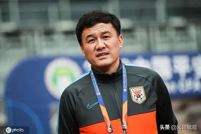 中超球员比赛拖延时间,中超守门员拖延比赛被黄牌