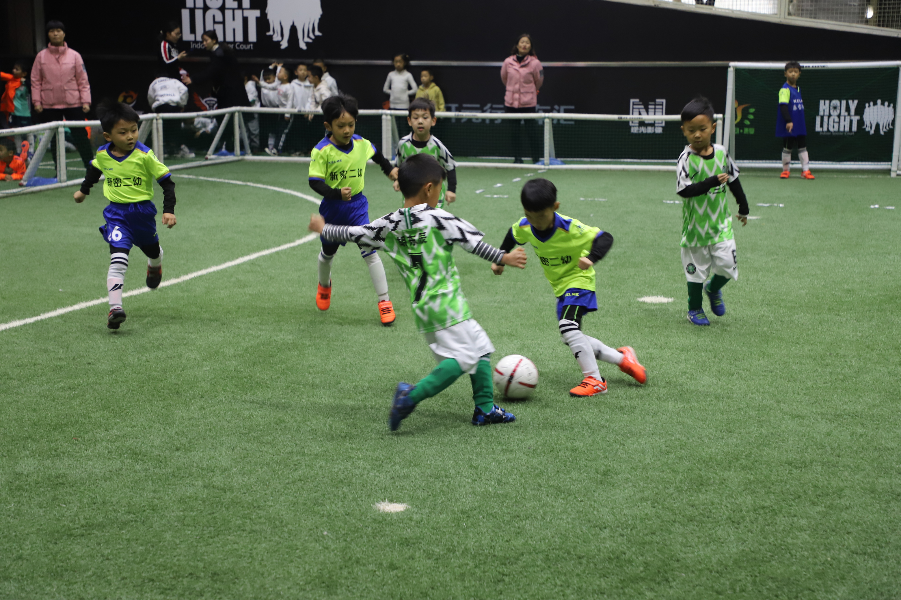 幼儿园铺设足球场,幼儿园人工足球场铺设流程