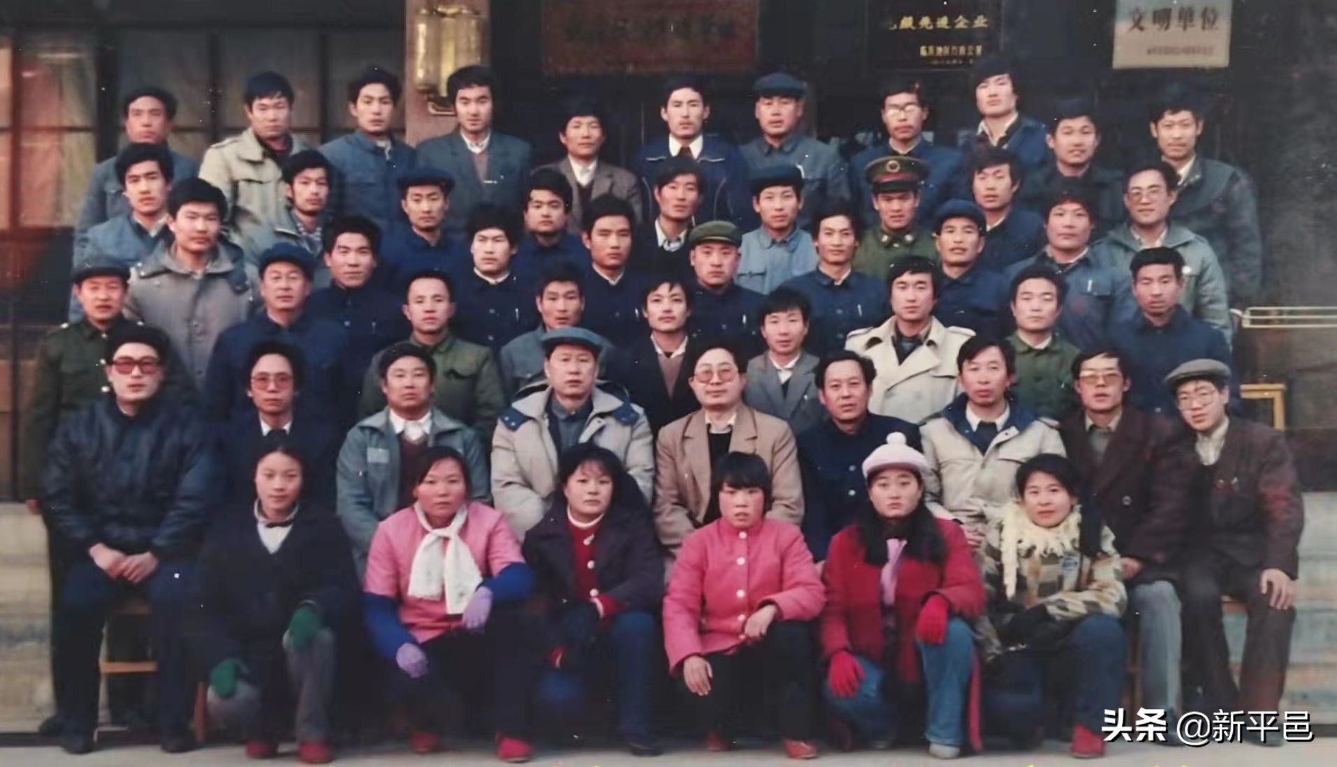 一个记者和小说家视频,一个记者采访一个农民的故事