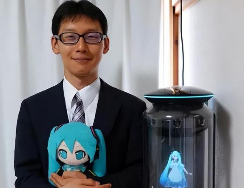 日本男子把自己变成狗对比图,日本一男子厌倦生活花200万变成狗