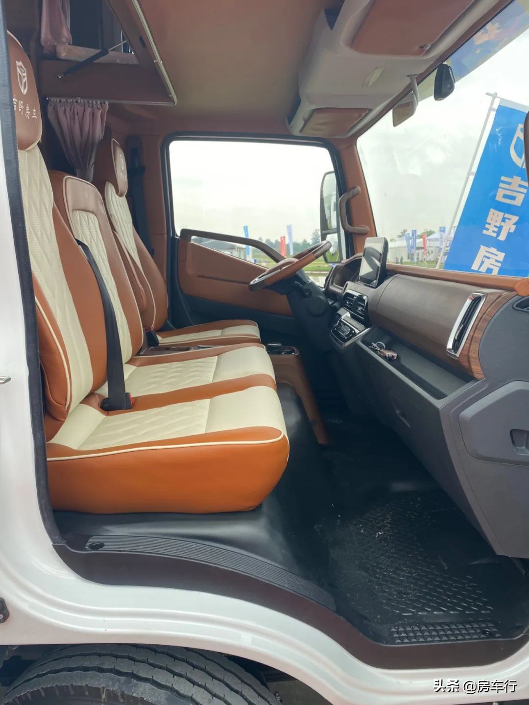 国内口碑最好的h500轻卡房车,跃进房车h500升顶房车图片