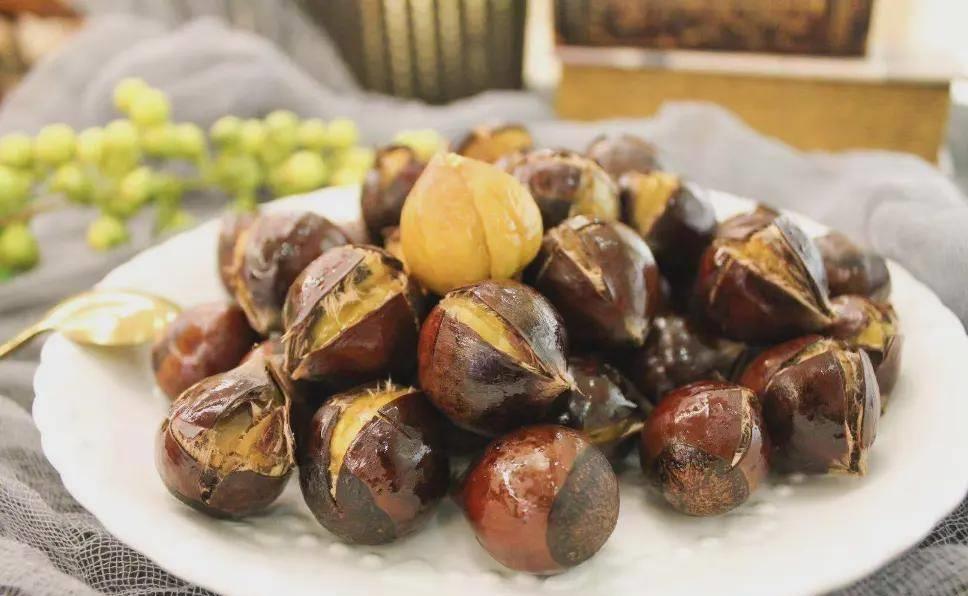板栗壳难剥的做法,剥了硬壳的板栗的做法大全