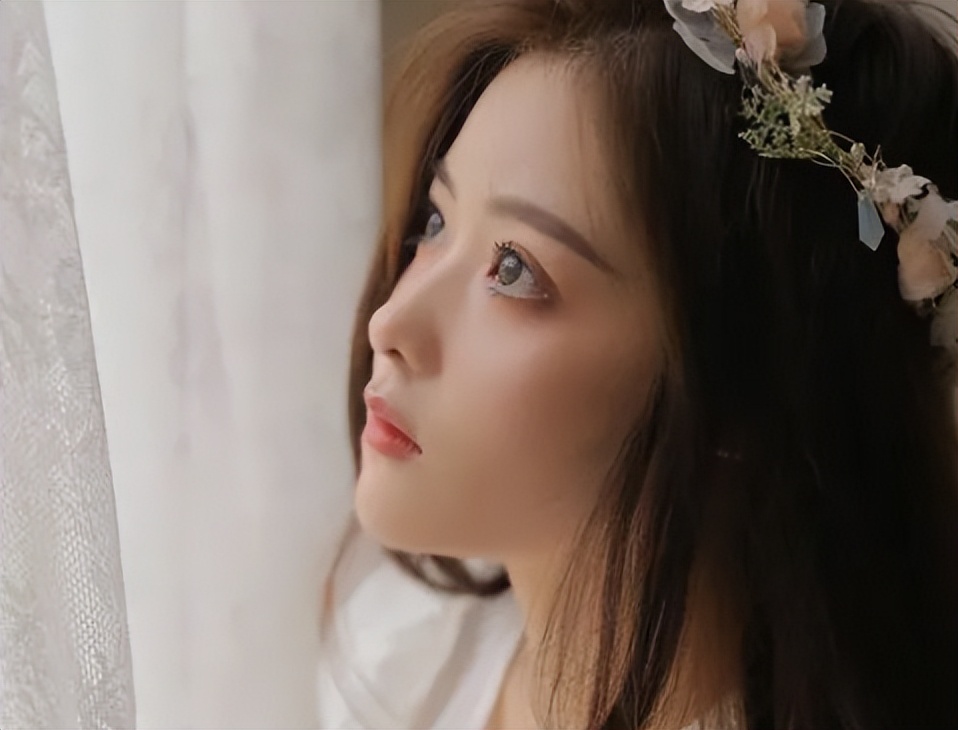 女士多大岁数外阴长白发怎么办,外阴白斑18年了有什么危害吗