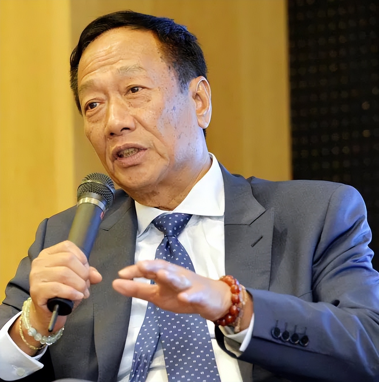 郭台铭扬言：若当选，会让大陆对台商让利9成！从台湾派人来查税