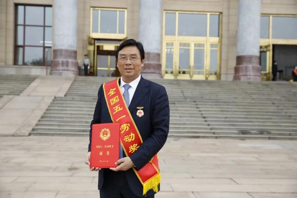 *党**中央、国务院表彰！跻身全国百强！他们来自华东理工大学，接连获国家级荣誉