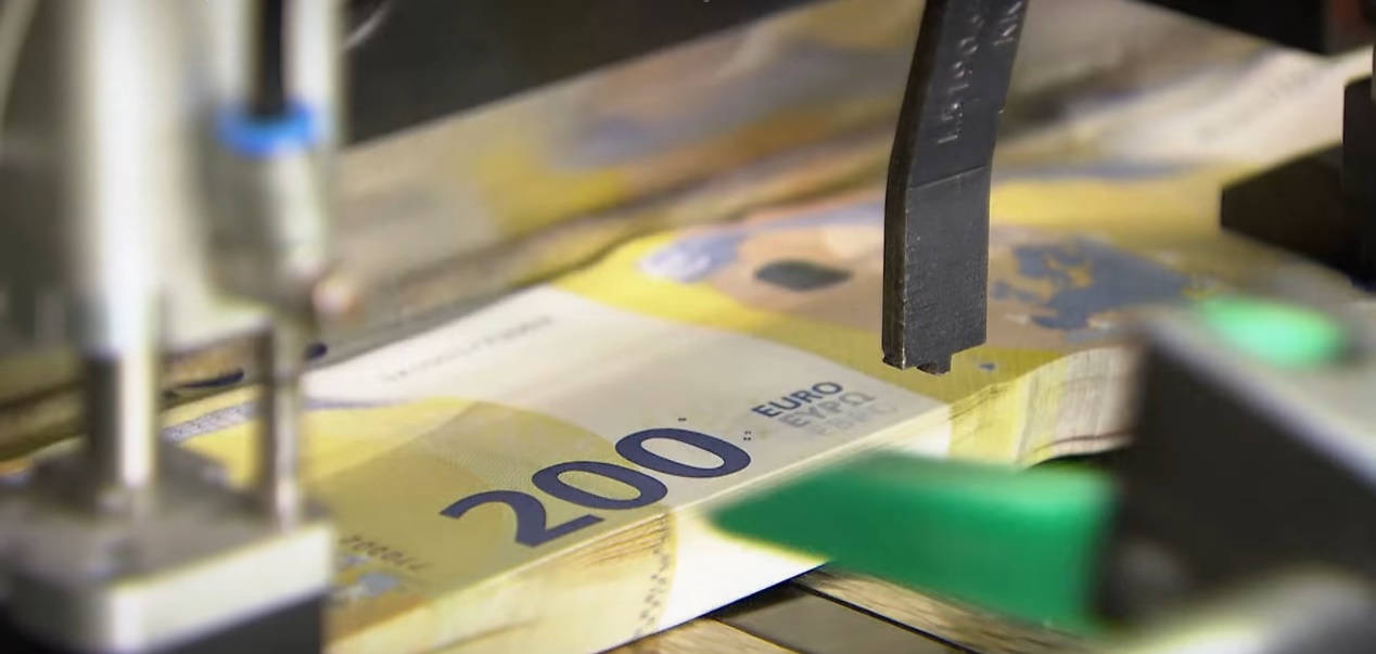 870亿市场太吸引，法国奢侈品重返俄罗斯！欧盟上演“复仇记”？