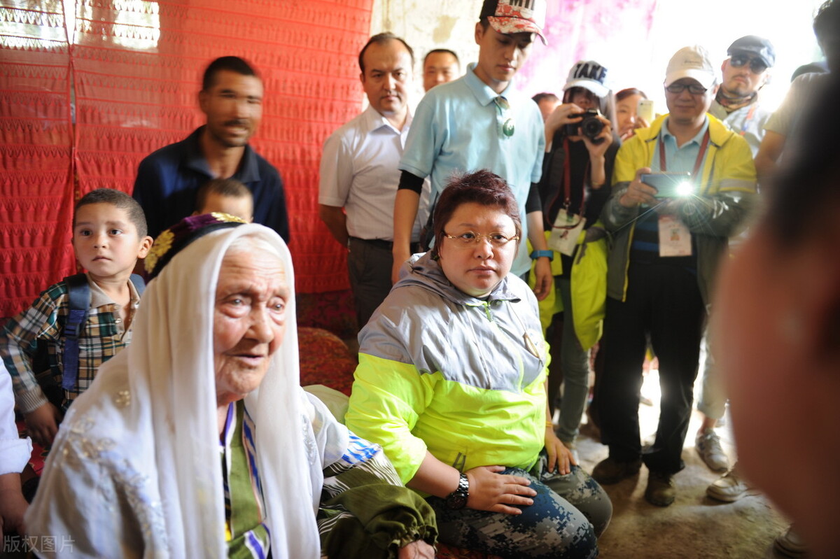 韩红做慈善为什么会有争议,韩红慈善倾家荡产完整版