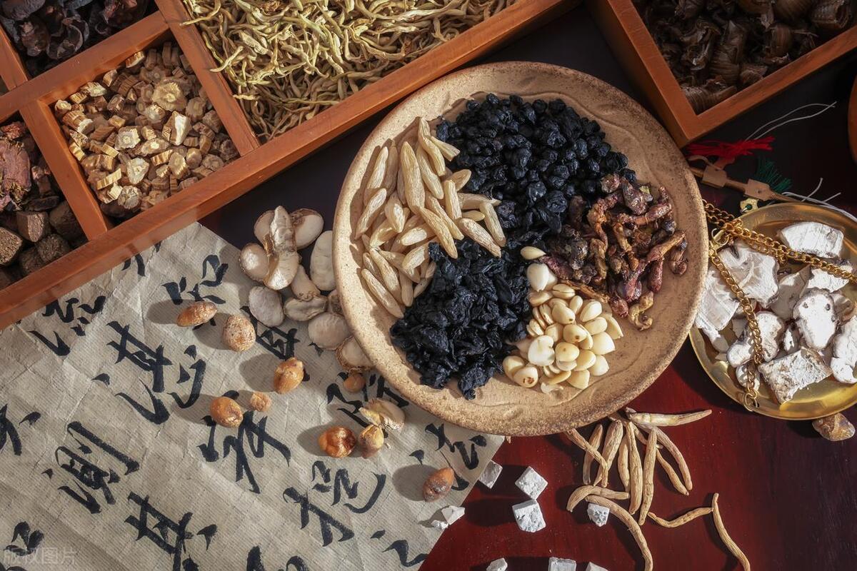 脾胃湿热三焦湿热怎么治,清除三焦湿热的中药方子