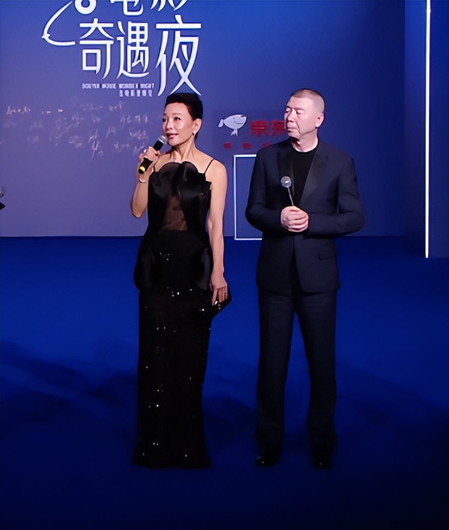 上海这一夜，内娱来了一大半，吴京谢霆锋拿大奖，冯小刚忙着交际