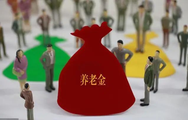 办理退休单位迟迟不缴纳当月社保,退休当月单位还给缴纳公积金吗