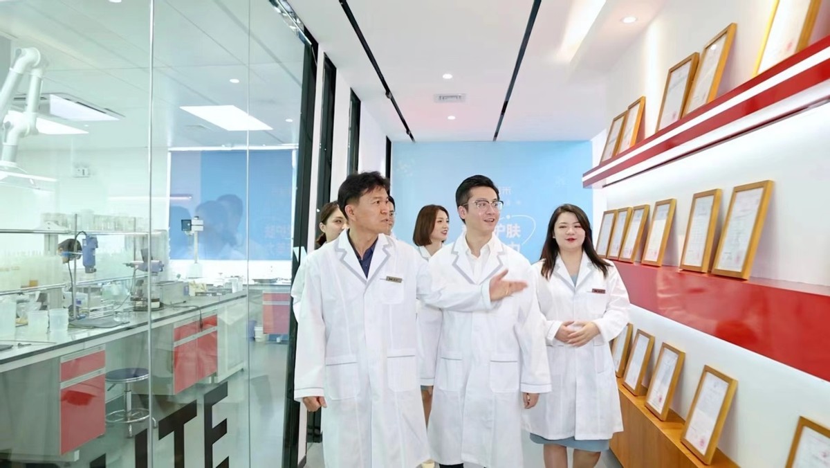 吉米美白淡斑怎么使用,吉米美白淡斑官方旗舰店