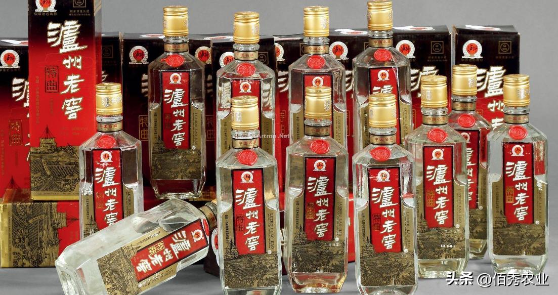 大量“赊酒人”扎堆农村，买酒先交定金，来年付尾款，有何猫腻？