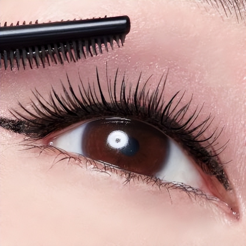 美宝莲冲天翘睫毛膏适合日常妆吗,美宝莲粉胖子和冲天睫毛膏哪个好