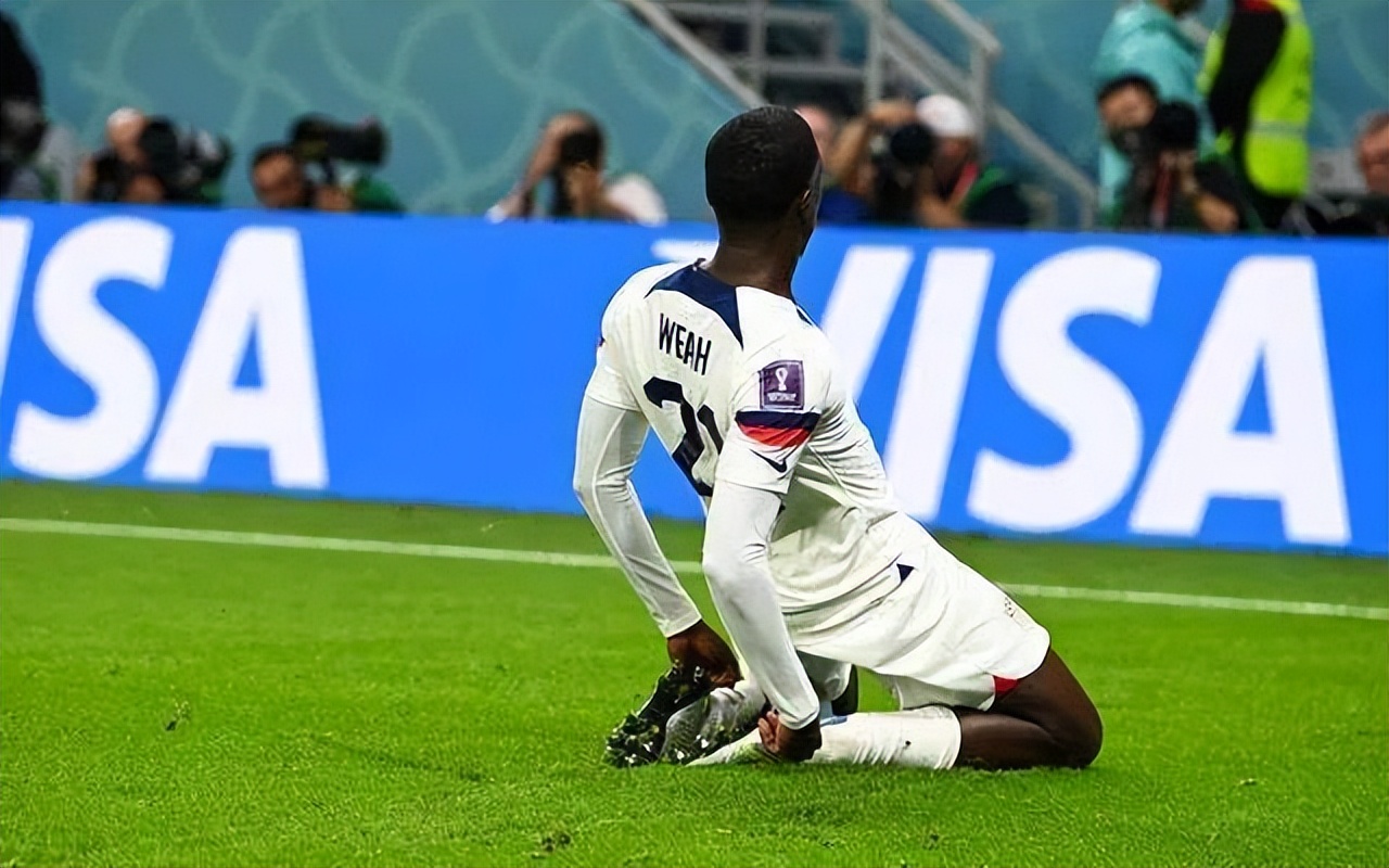 卡卡罗纳尔多世界杯,罗纳尔多世界杯捧杯