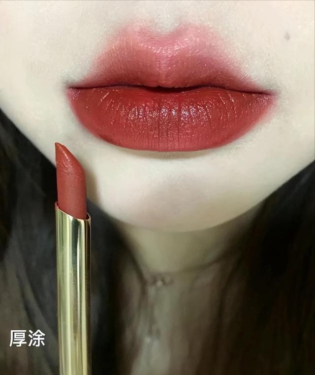 长期涂口红嘴唇颜色不好看了,经常涂口红会不会对嘴唇造成危害