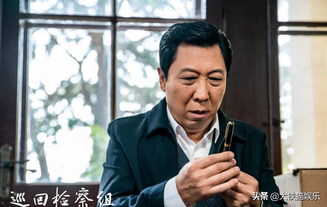 下垂眼袋男明星,眼袋严重的明星