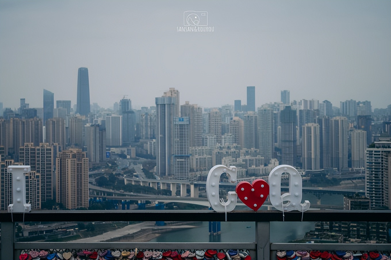 去重庆必看的旅游攻略,山城重庆旅游必去推荐