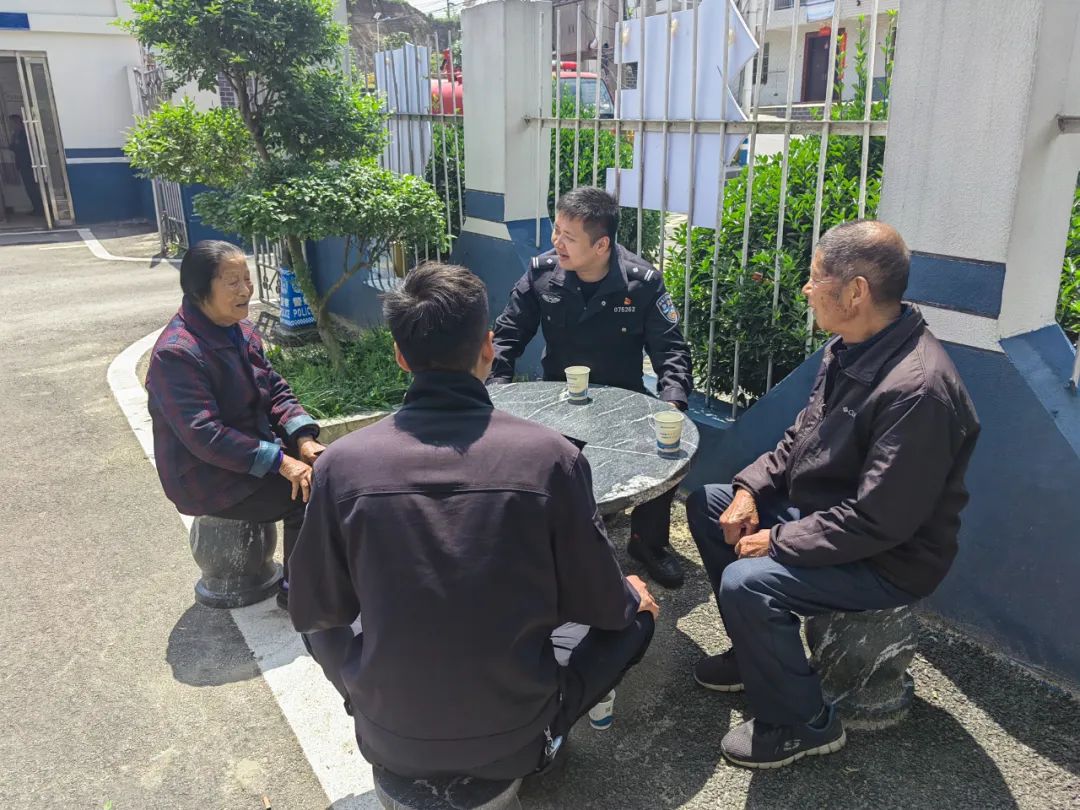 湖北公安|“三牛”先锋·最美警察：“小圆桌”调出“大和谐”——凌万强