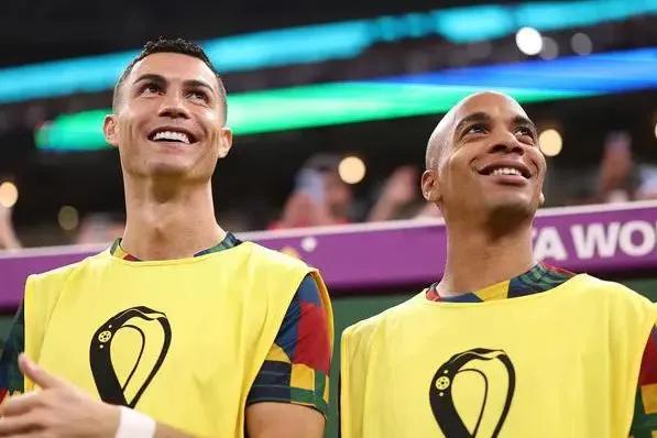 C罗,是英勇迟暮还是?让我们看看他的荣誉