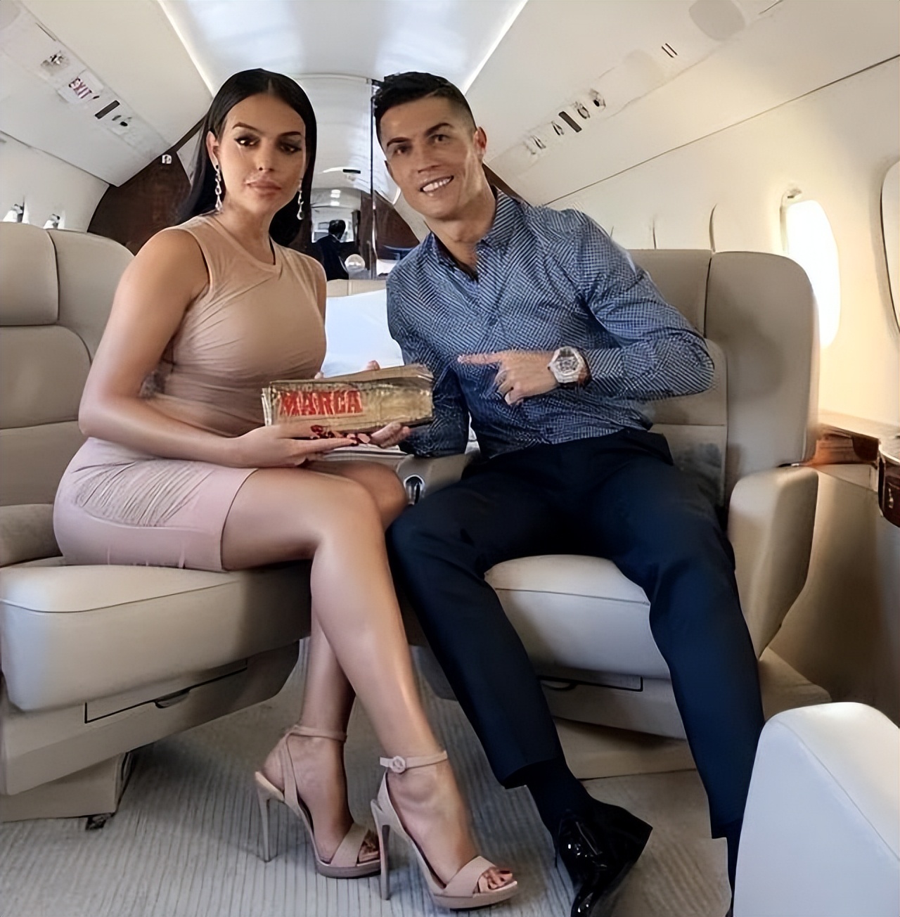 曝c罗女友为他怀上双胞胎 (c罗前女友带娃近照曝光)