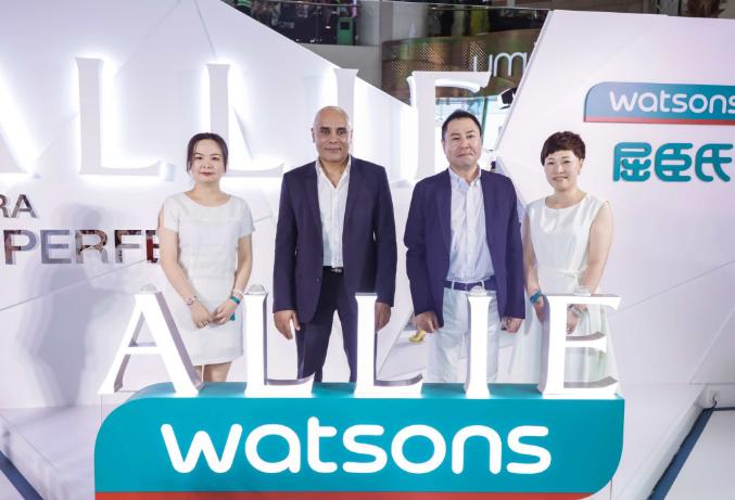 李嘉诚收购屈臣氏后的发展,屈臣氏李嘉诚创业历程