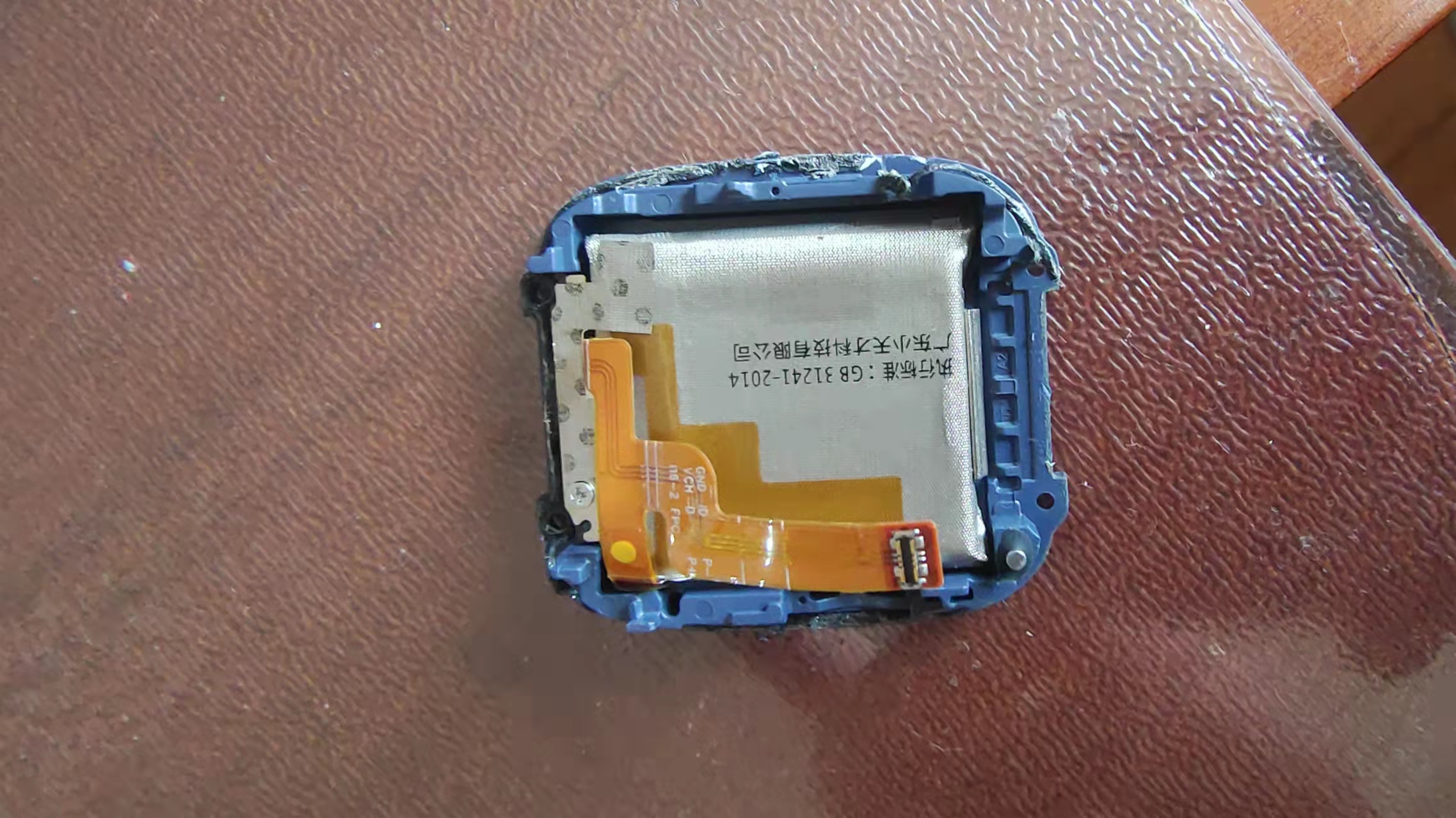 小天才z6更换电池教程 (小天才手表更换电池需要多少钱)