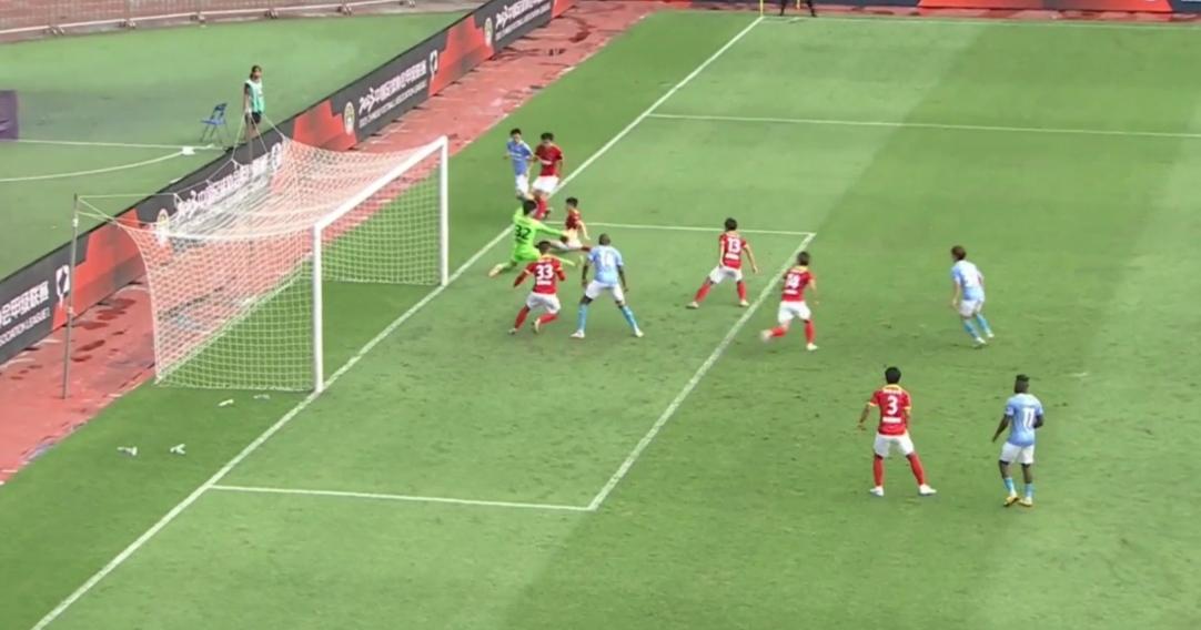 山东泰山压哨绝杀广州队,半场战报山东2-0领先广州