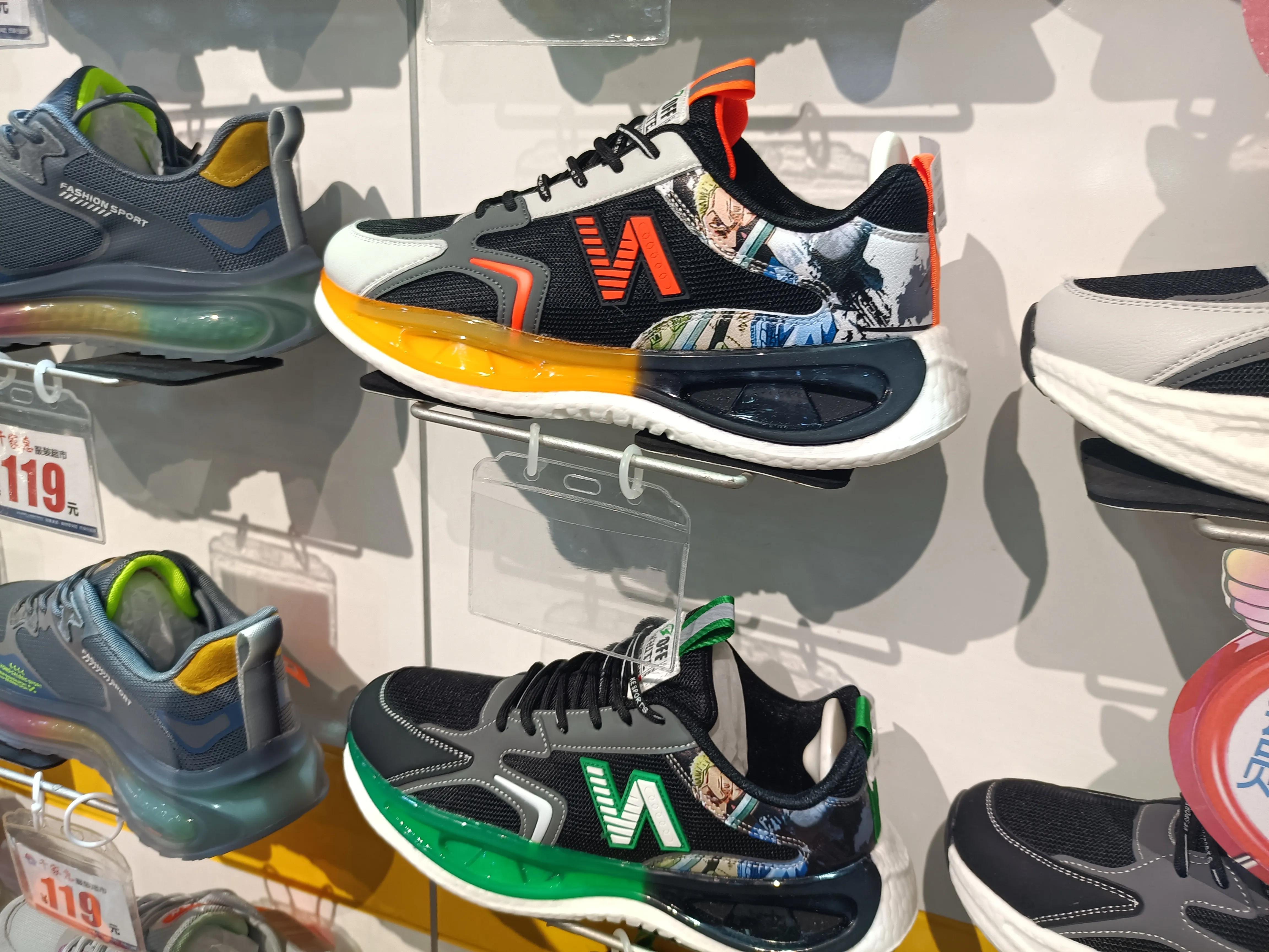 看图找不同，沈阳某商场惊现运动鞋界的“李鬼”们