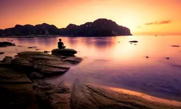 痛而不言笑而不语人生难得四境界,人生两境界痛而不言笑而不语