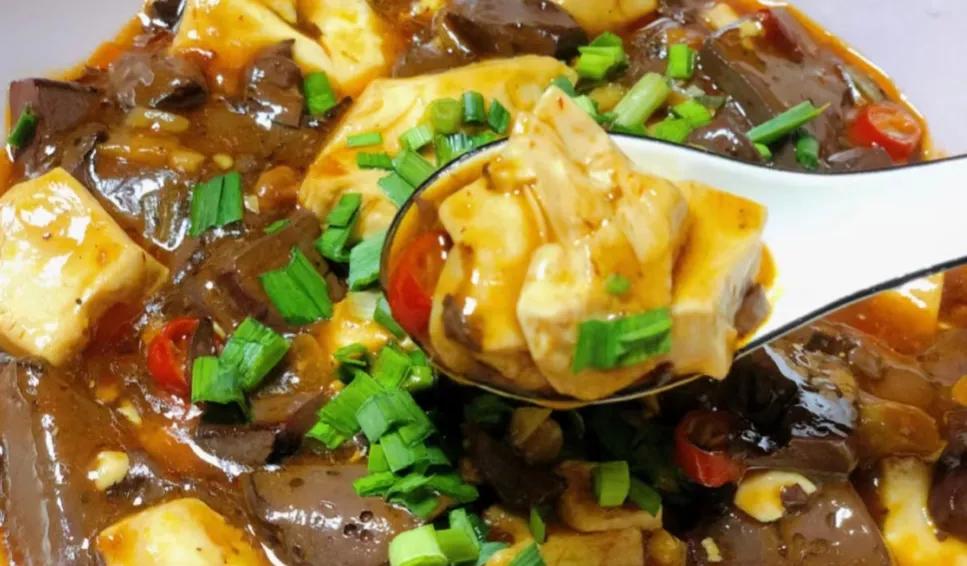 气血不足脸色差吃哪四种食物,气血不足少吃四种食物