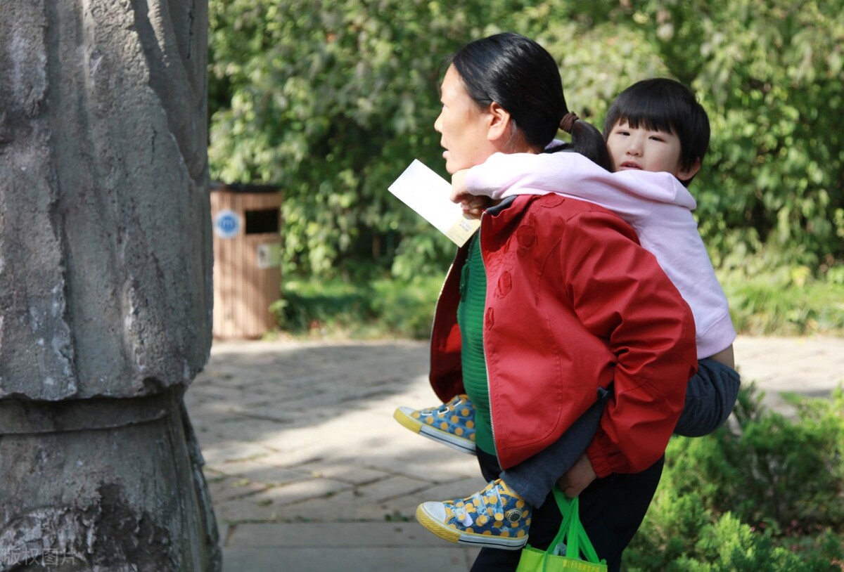 老人生活不能自理怎么解决,人老了不能自理是什么原因