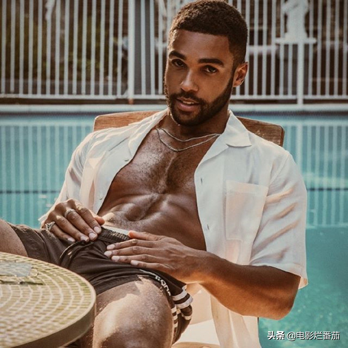 全球最帅100张面孔肖战,全球最帅十大面孔肖战