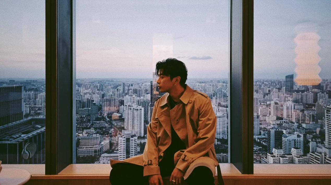 演唱会再爆猥琐事件!多名女观众遭毒手,满舒克现场活捉“*狼色**”