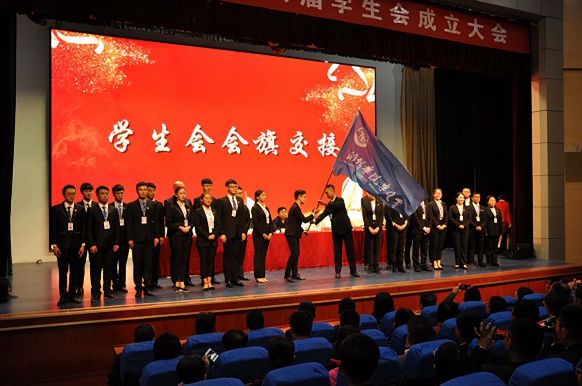 中国村民自治组织法规,自治组织的特征