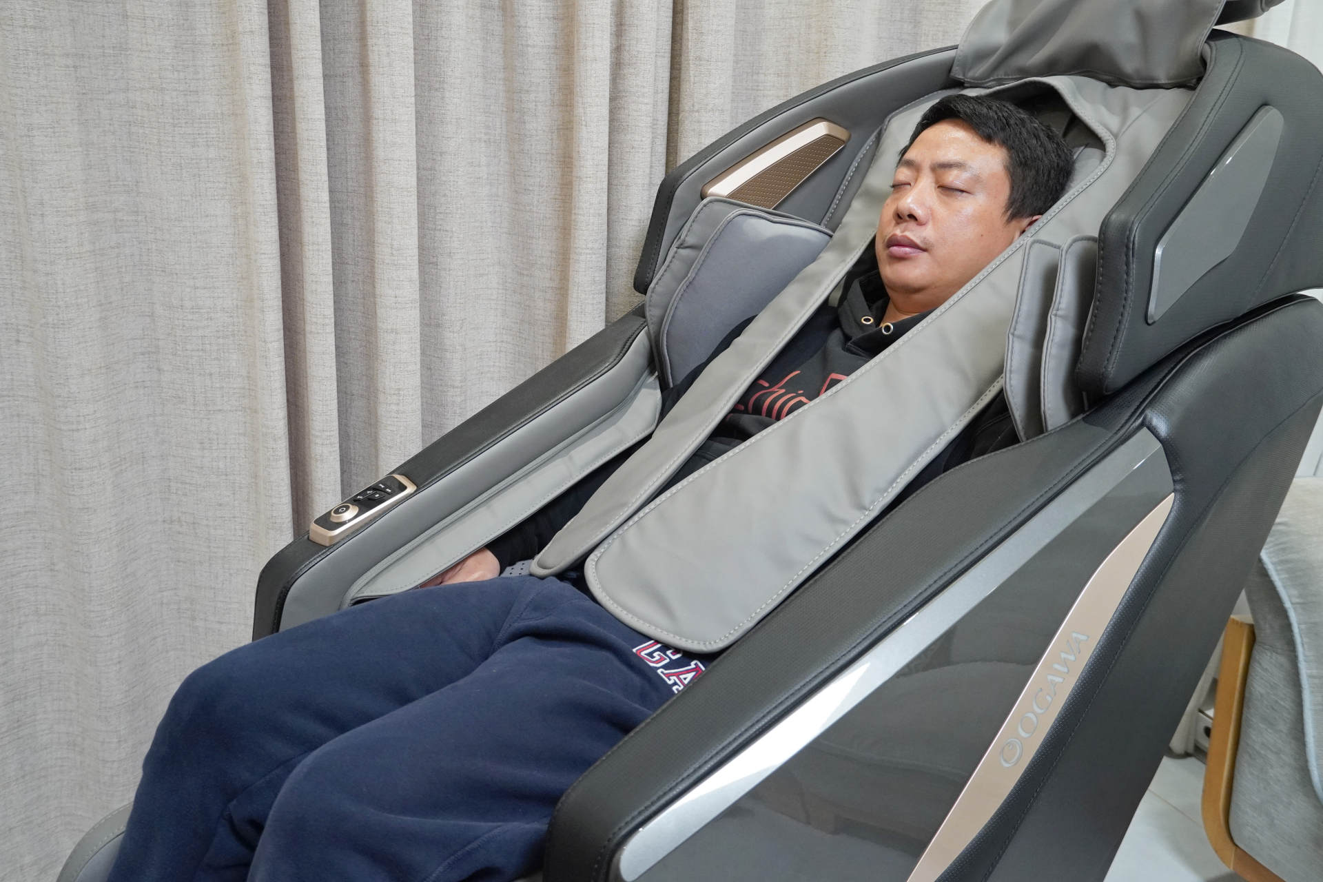 如何给老人选择按摩椅,老年人适合用按摩椅吗