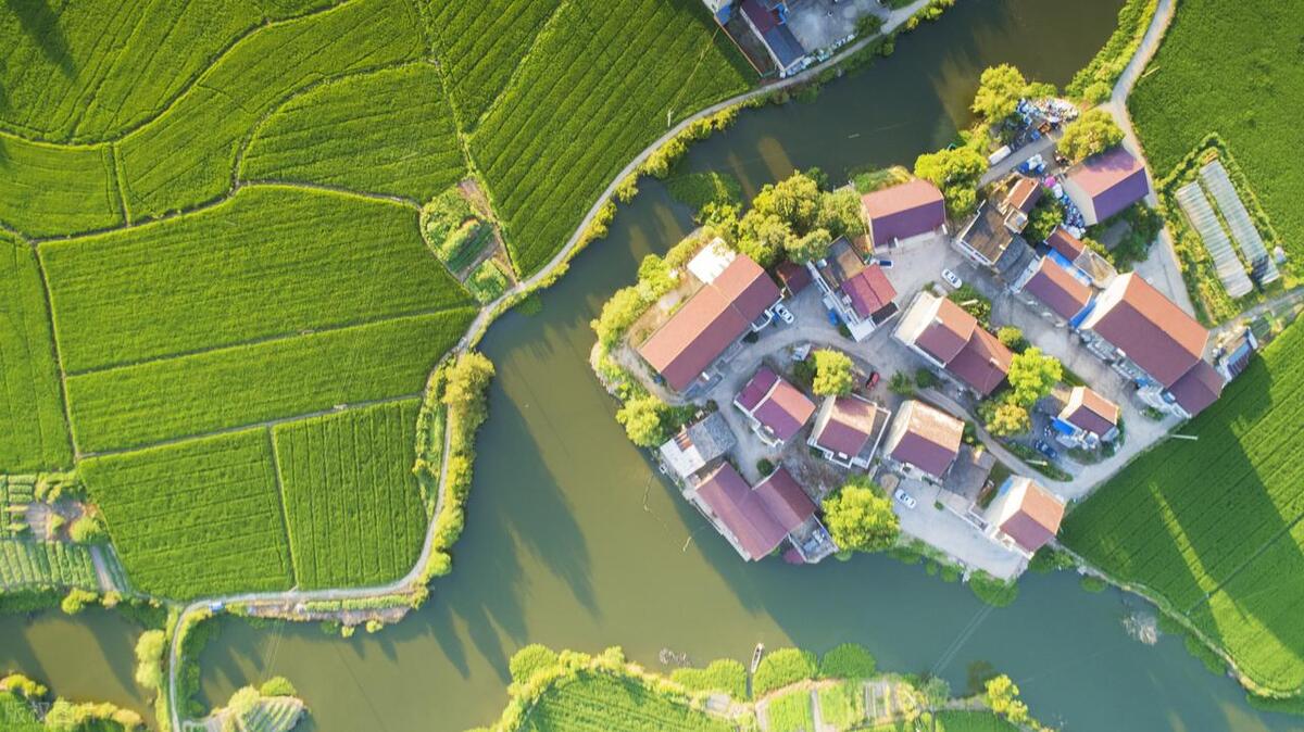 进城买房后还可以有农村宅基地么,开放农村宅基地自由买卖