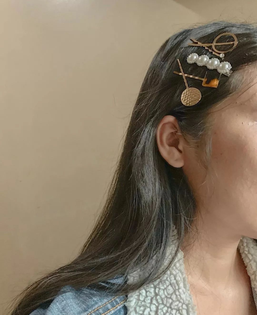 儿童用泫雅风彩色发夹怎么扎好看 (泫雅一字夹发夹佩戴方法)