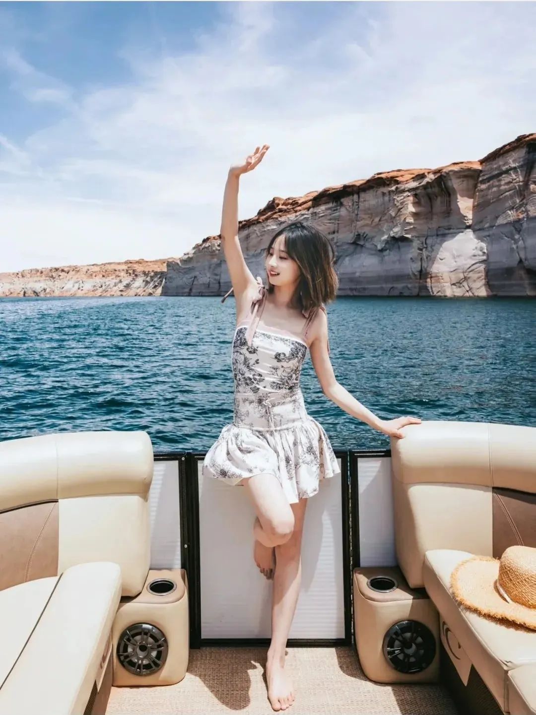 超好看的泳衣推荐,小众的连体泳衣靓丽而又优雅