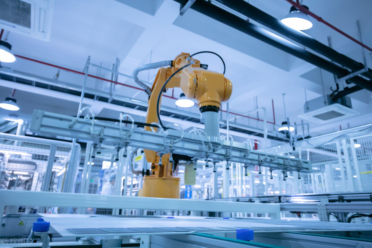 大专毕业，该选月薪3000元的办公室文员，还是8000的流水工人？