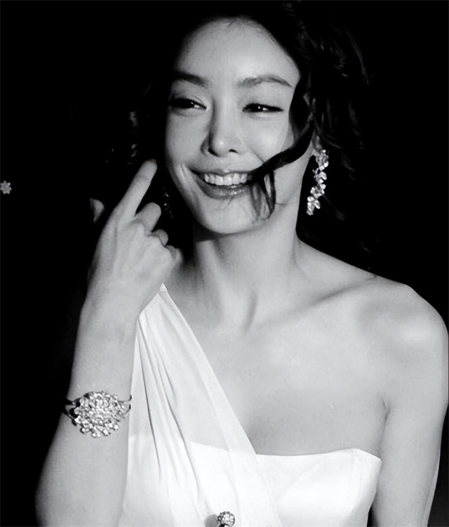 韩星张紫妍：被迫陪睡超100次后自杀，涉事财阀叫嚣：谁敢判我？