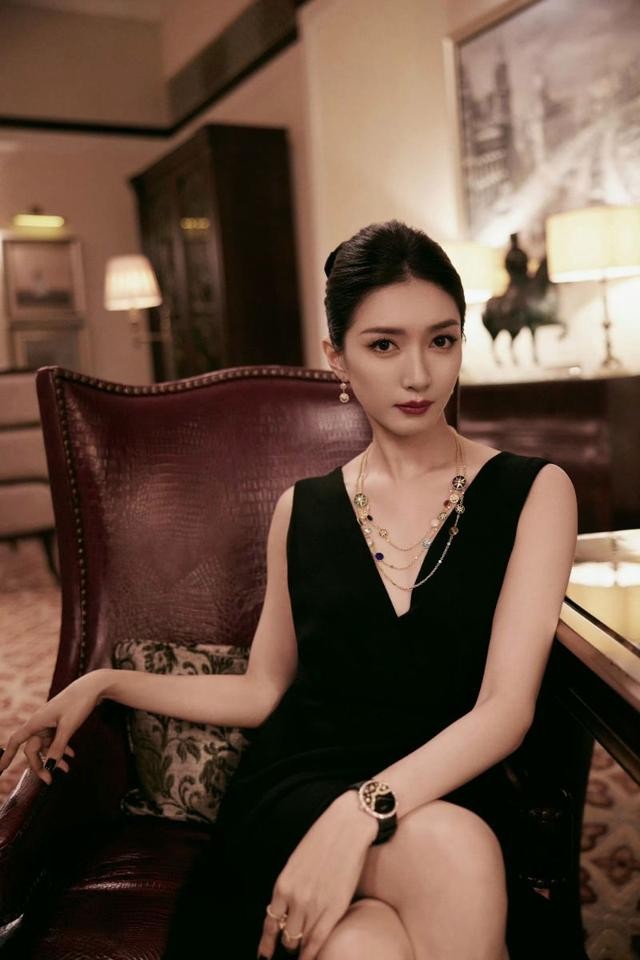 江疏影素颜引热议,江疏影对自己真自信