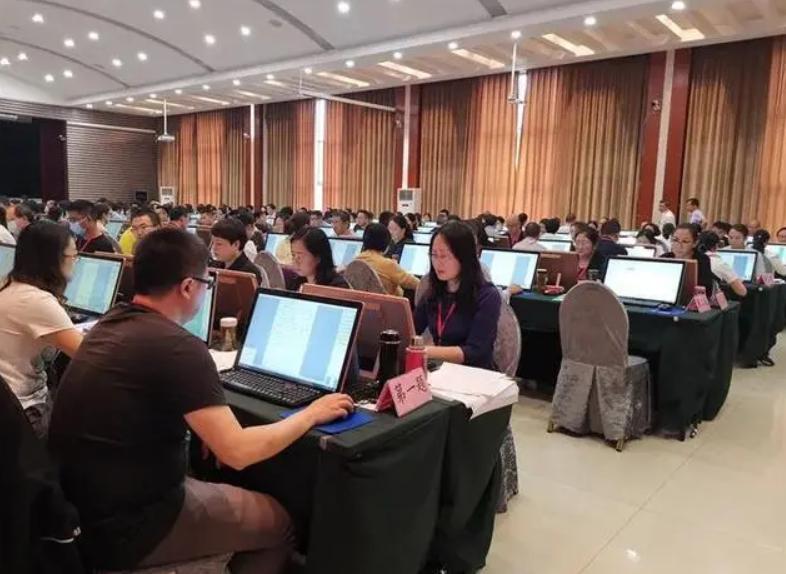 福建女孩高考364分，骗父母考了586分状告教育局，最终结果如何？